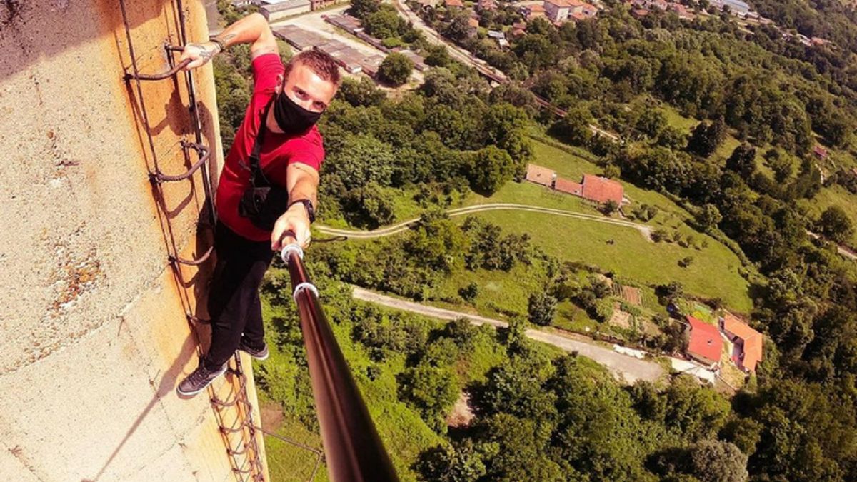 Remi zginął w tragicznym wypadku.