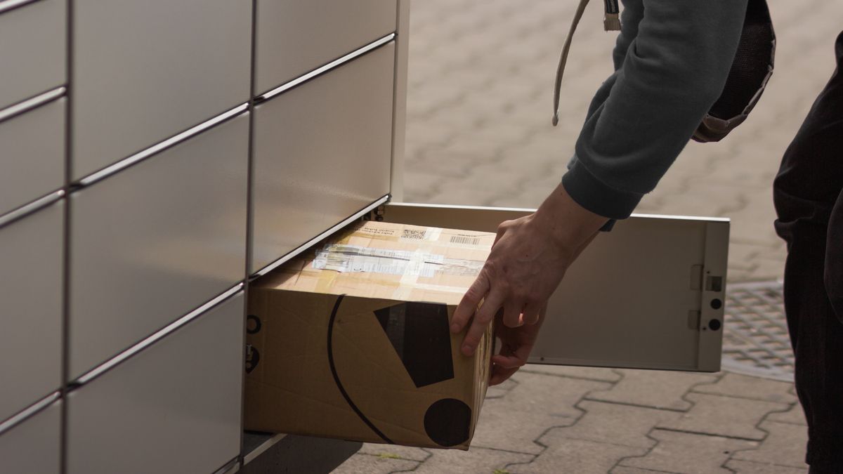 Odbierali narkotyki w paczkomacie i zakopywali w lasach