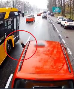 Agresywny kierowca nagrany. Hamowanie i obraźliwe gesty na Śląsku