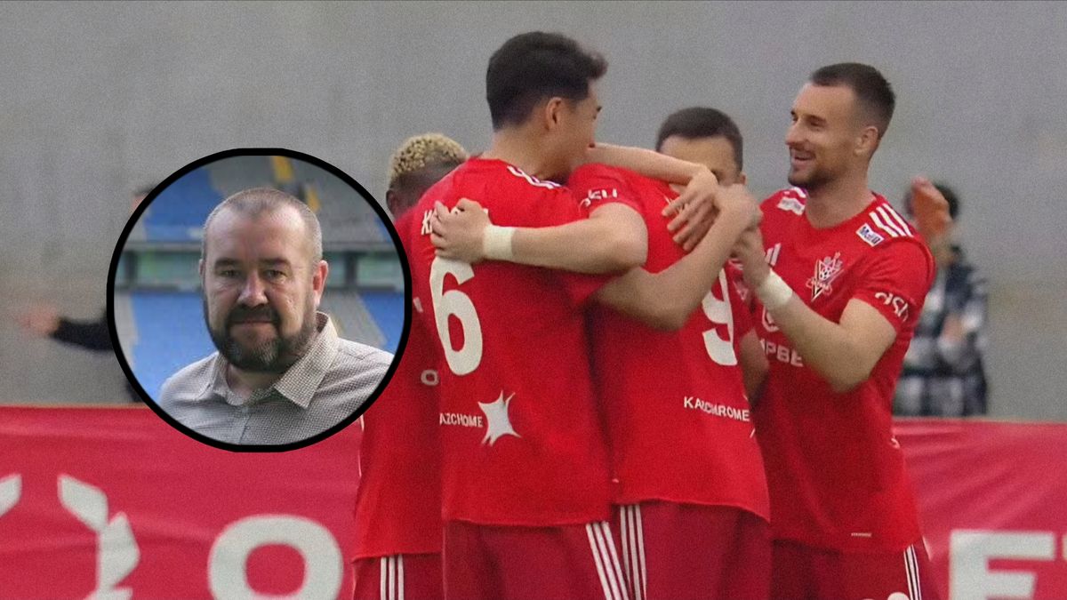 Materiały prasowe / KFF League / Od lewej:  Aleksandr Strelnikow i piłkarze Aktobe FK