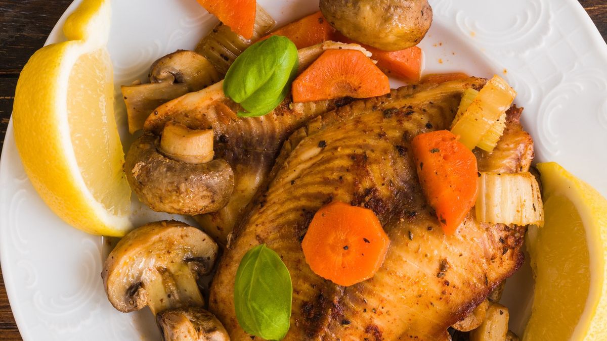 Ryba pieczona z grzybami.