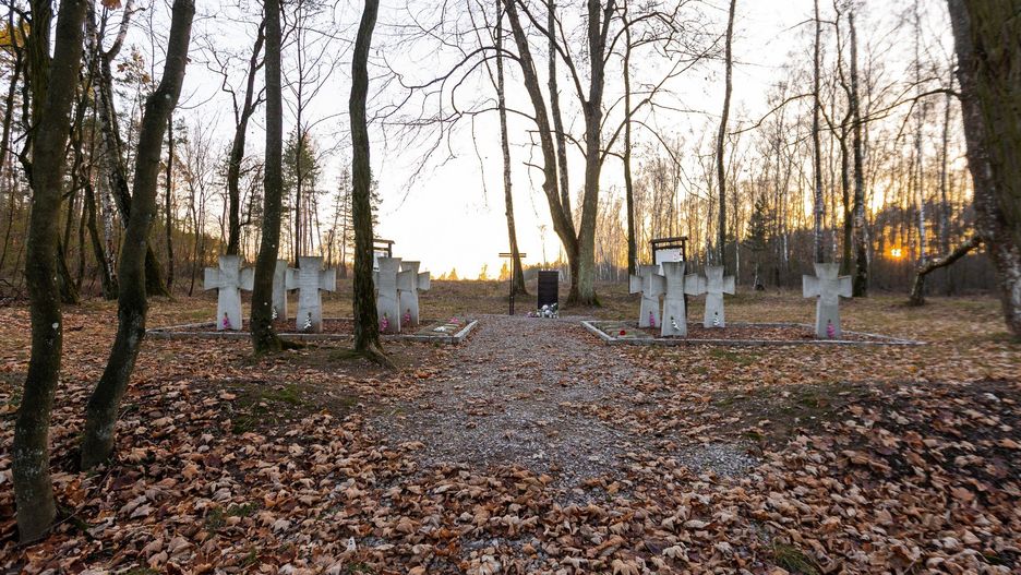 Cmentarz z czasów Wielkiej Wojny, leżą tu pochowani żołnierze z trzech armii, polegli podczas &#34;Operacji Łódzkiej&#34;