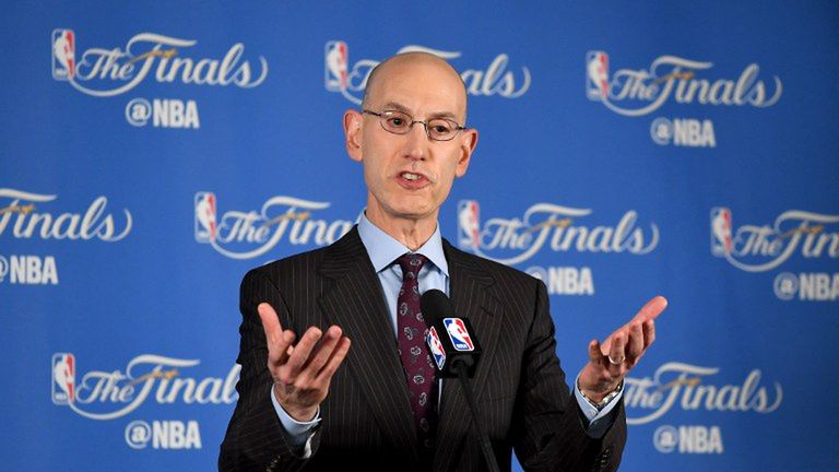 AFP / Na zdjęciu: Adam Silver, komisarz ligi NBA