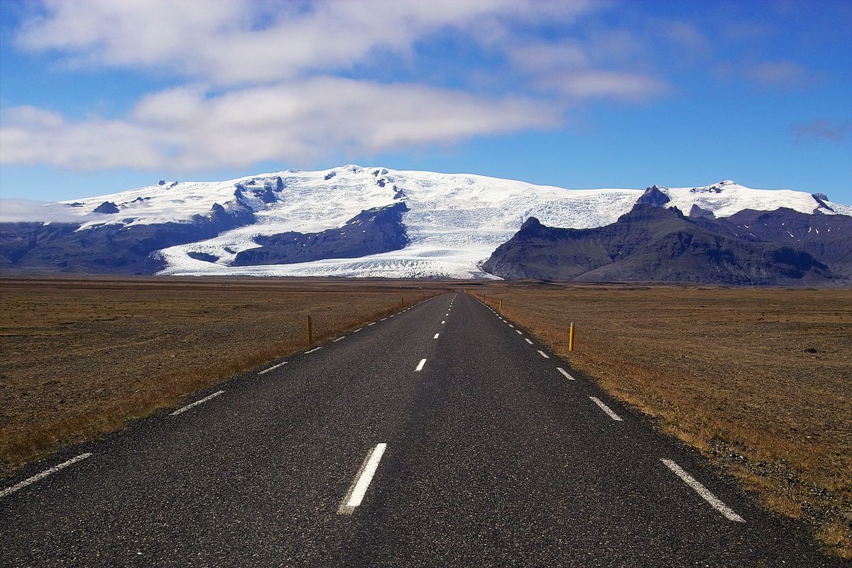 Na Islandii budzi się groźny wulkan. Wstrząsy i zapach siarki czuć z daleka