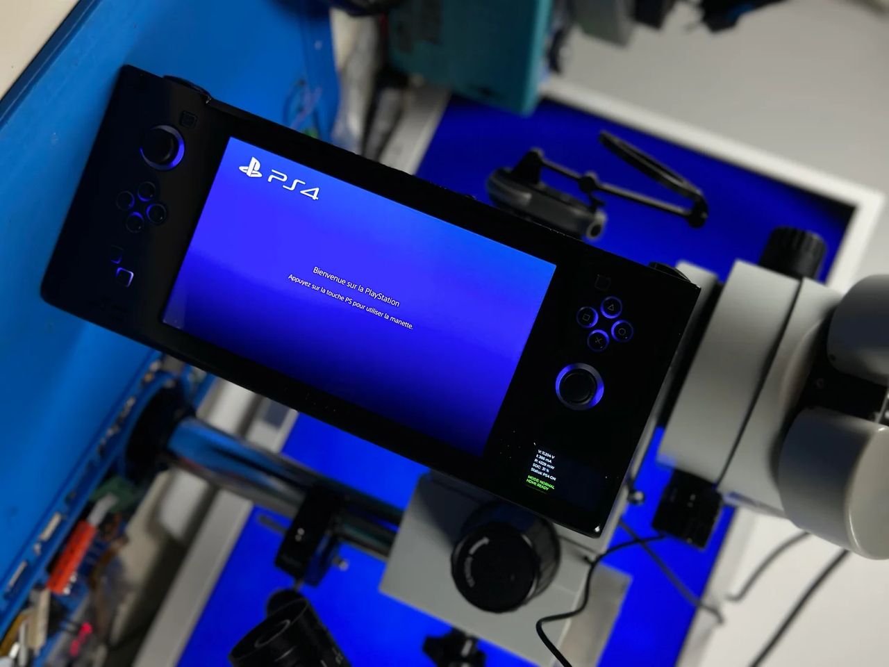 Przenośne PlayStation 4? Modder przekształcił konsolę w stylowego handhelda