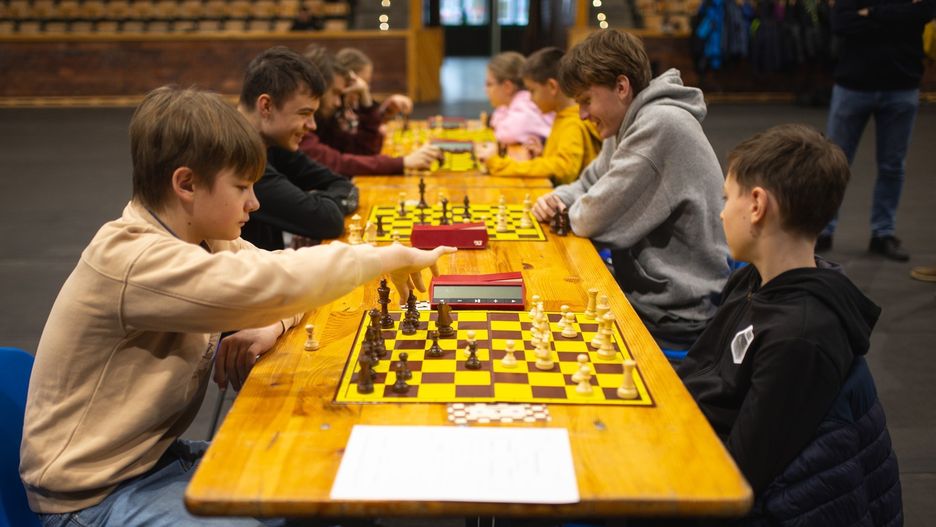 Młodzi szachiści rozegrali emocjonujące zawody drużynowe w Słupsku