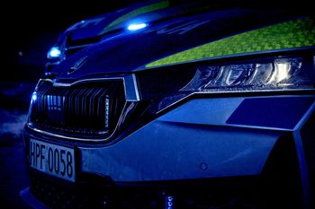 Był kompletnie pijany. Jechał na czołówkę z policją