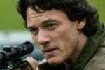 Luke Evans dzierży łuk w Śródziemiu