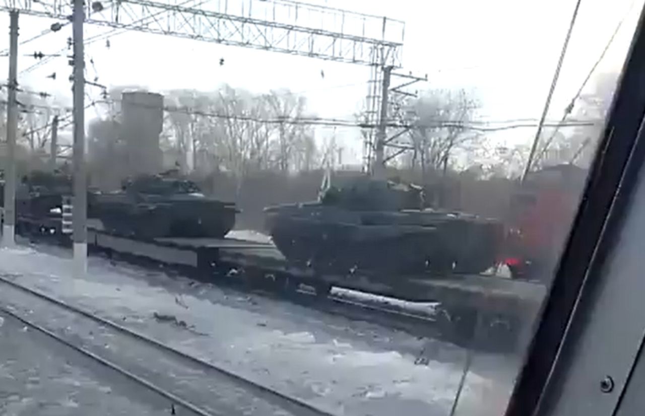 Transport of T-62M tanks