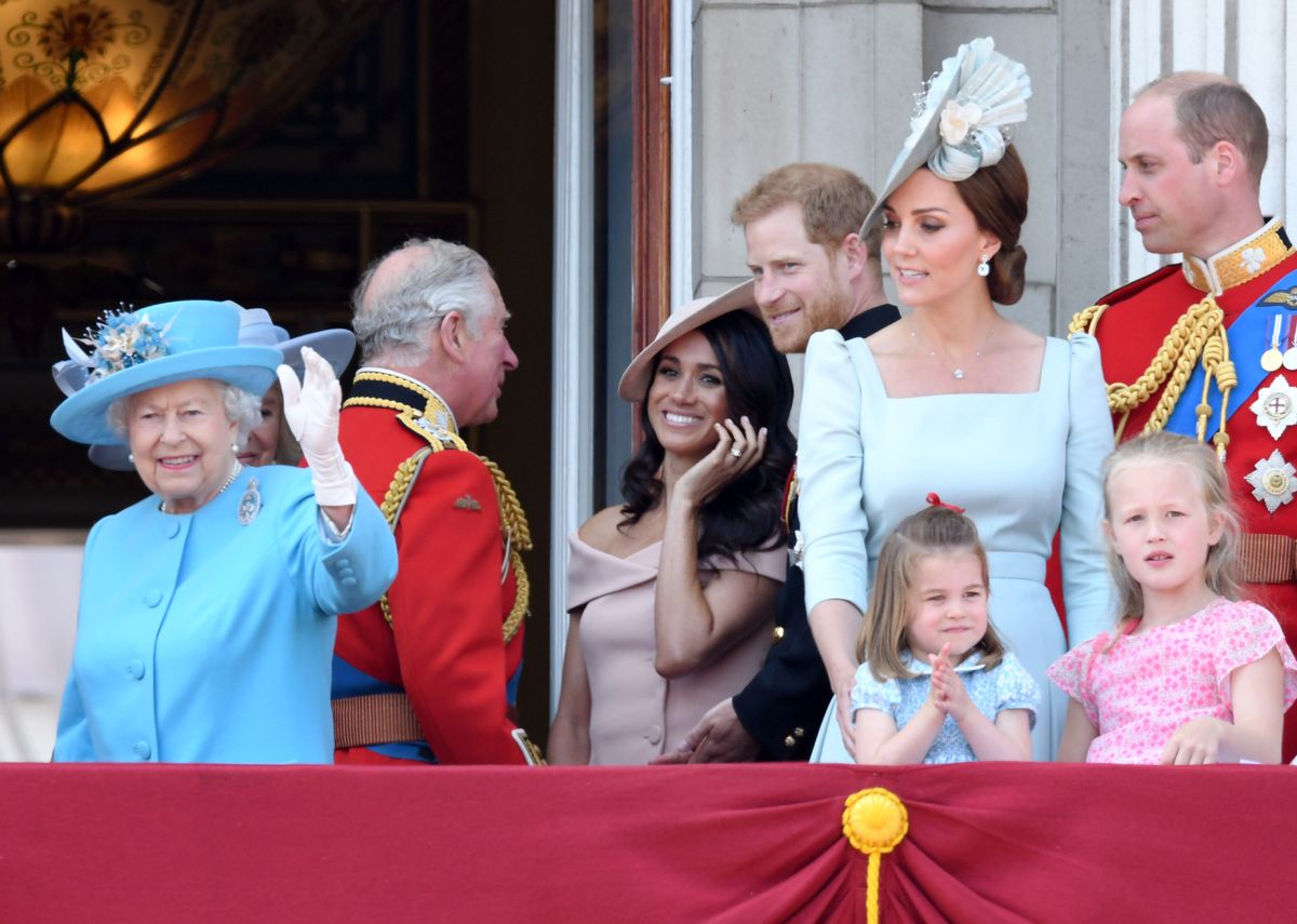 Meghan zadebiutowała na Trooping the Colour w 2018 roku. Dzisiaj o takim zdjęciu możemy tylko pomarzyć 