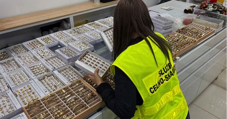 Podróbki za 6,5 mln zł. To znaleźli w warszawskim centrum handlowym