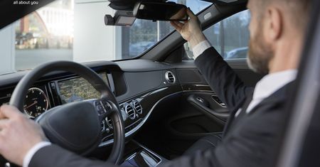 Wideorejestratory premium od Mio. Jeden znajdzie zaparkowany samochód