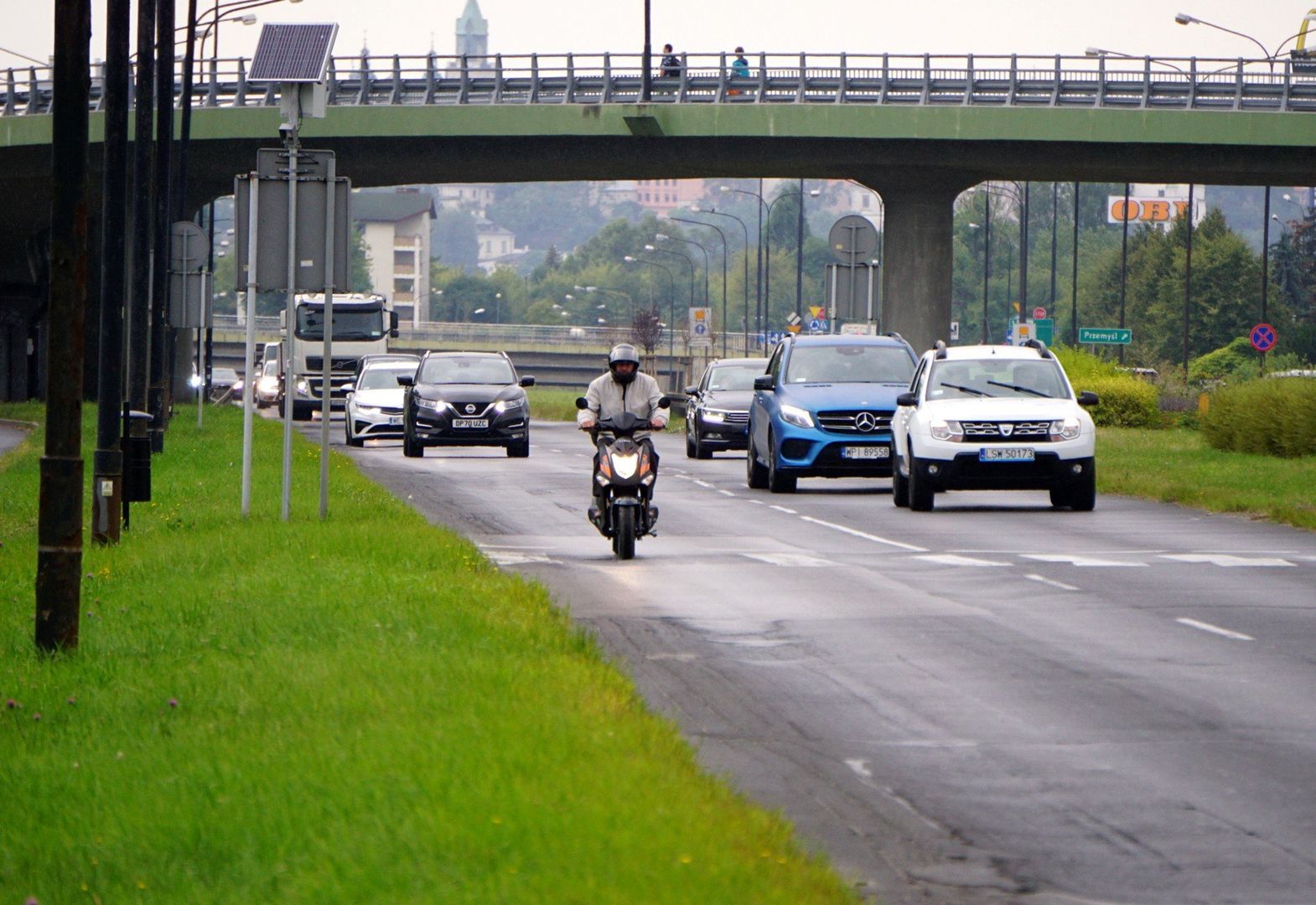 Kierowcy omijają te ulice, bo boją się uszkodzić zawieszenie auta. Teraz pojawi się tam nowy asfalt. Zobacz gdzie?