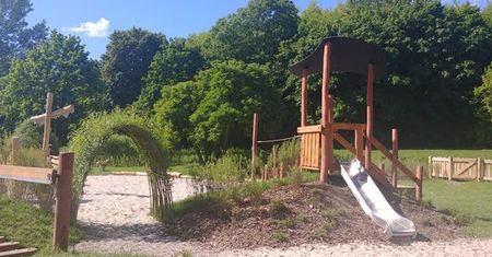 Warszawa. Ławki, park, ścieżka rowerowa, tężnia. Ostatnie dni na głosowanie