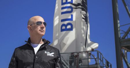 Jeff Bezos poleci w lipcu w kosmos swoją rakietą New Shepard
