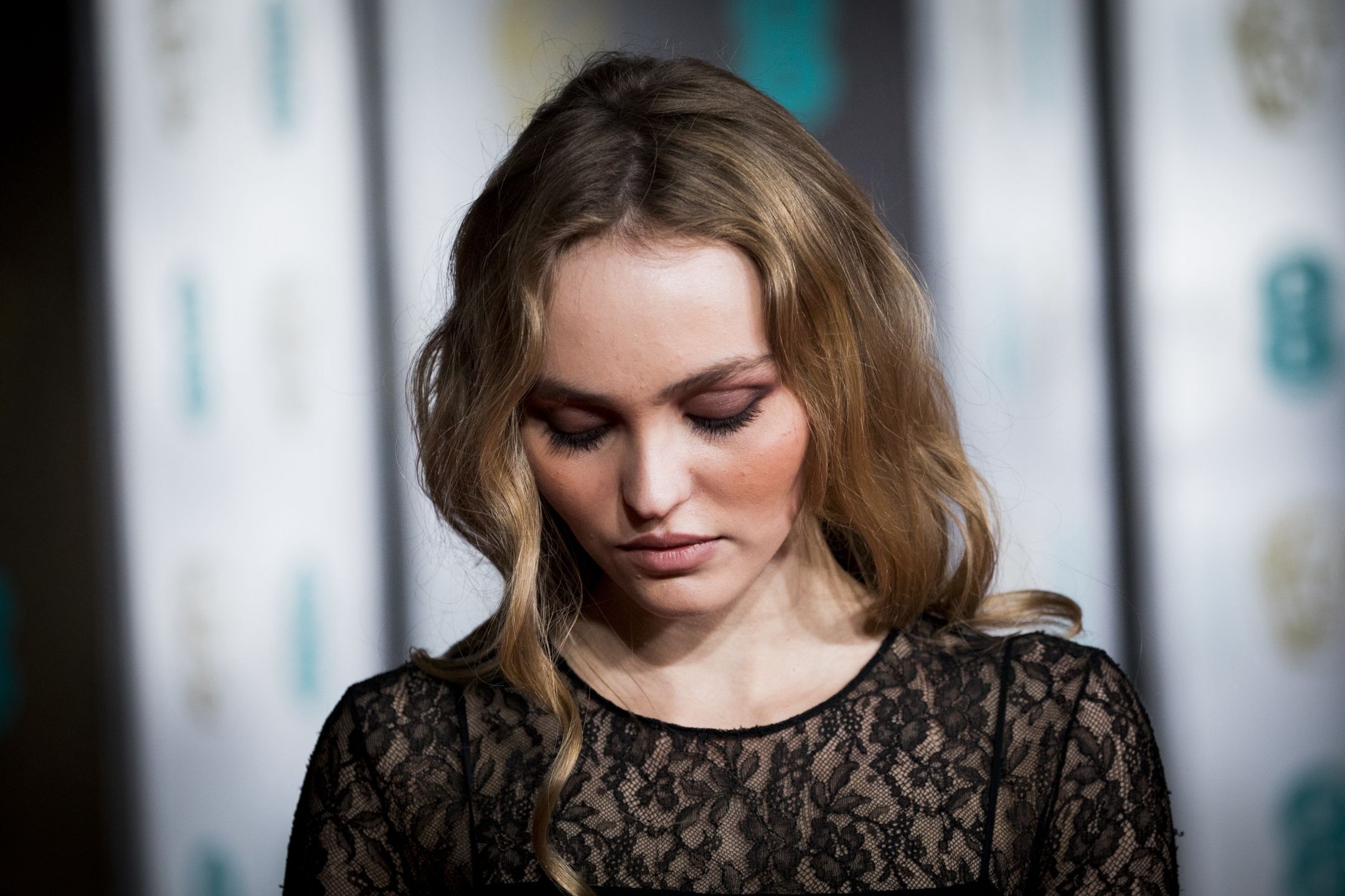 Fani apelują do Lily-Rose Depp, aby wsparła ojca w procesie z Amber Heard 