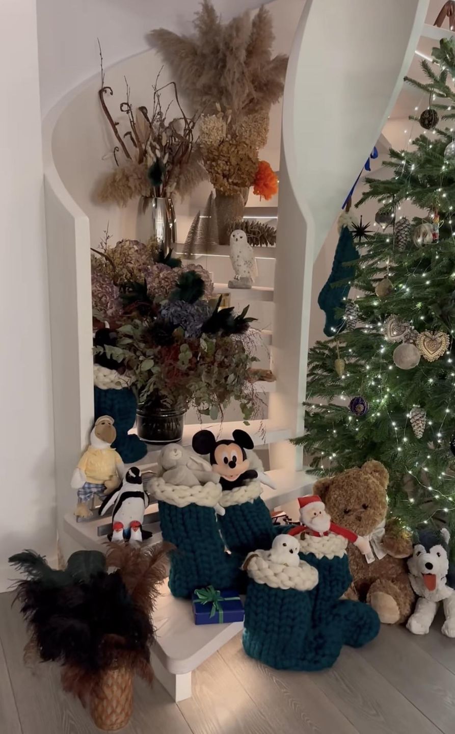 Omenaa Mensah udekorowała willę na święta. Jest "na bogato"