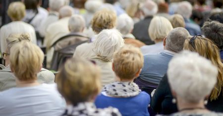 Firmy na razie nie odczuły skutków obniżenia wieku emerytalnego. Problemy mogą się zacząć w tym roku