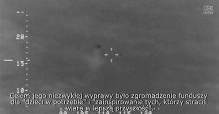 Straż wybrzeża uwolniła mężczyznę dryfującego w ogromnej plastikowej kuli