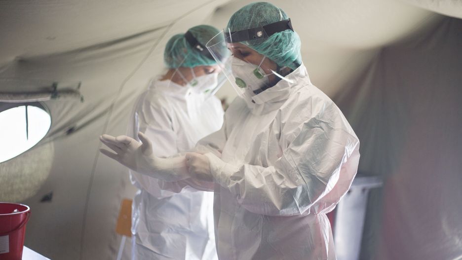 Koronawirus. Ekspert o szansach na powstrzymanie epidemii: są nikłe