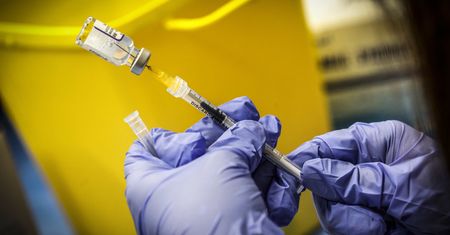 Działanie szczepionki na COVID-19 słabnie. Ważnym czynnikiem jest płeć