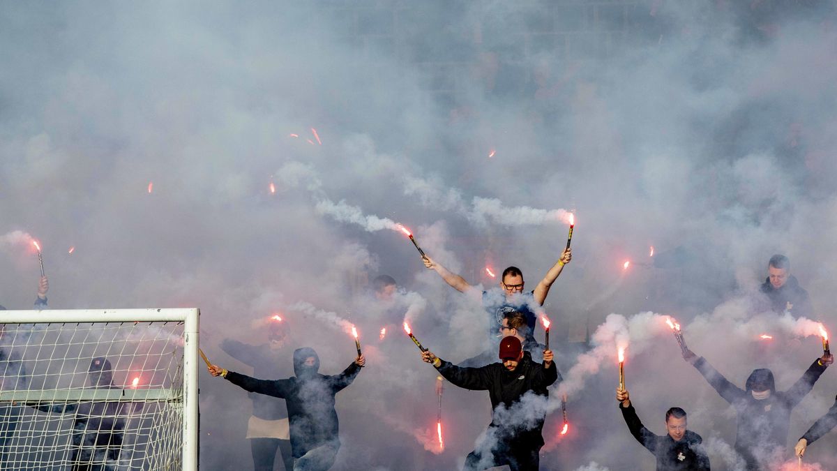 Zdjęcie okładkowe artykułu: PAP/EPA / ROBIN UTRECHT / Na zdjęciu: kibice Feyenoordu Rotterdam