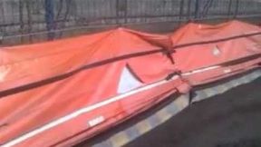 Wandale pocięli dmuchane bandy w Lublinie (2012)