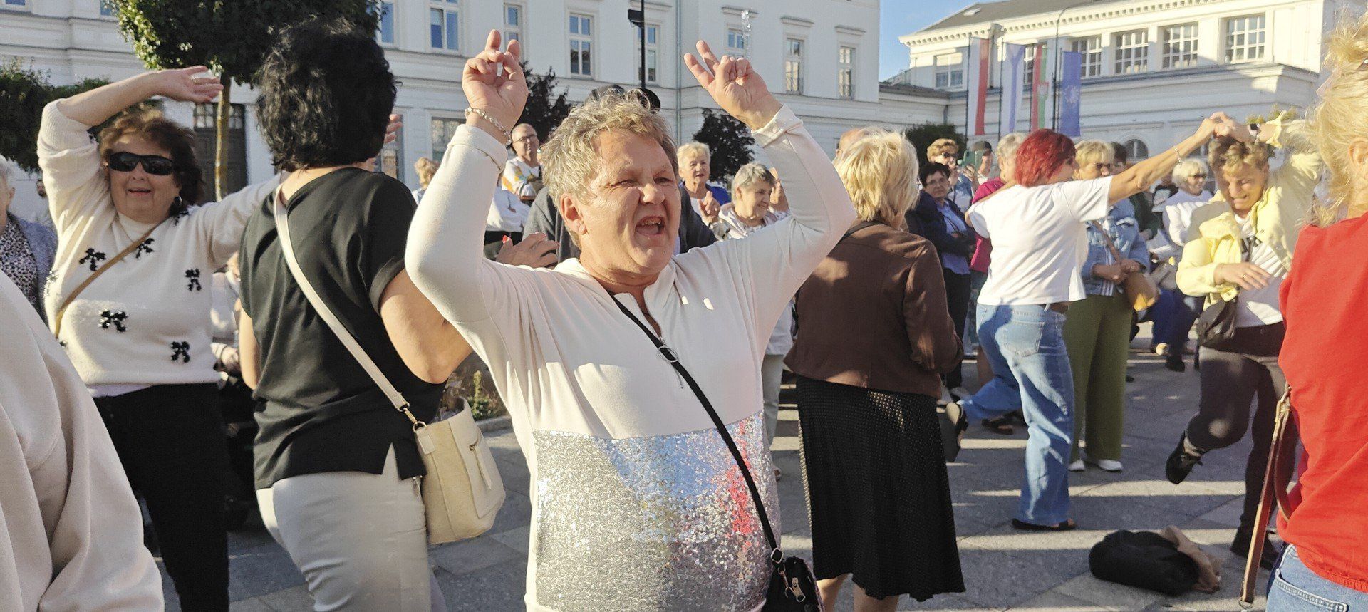 Kliknij strzałkę, aby przejść do następnych zdjęć!