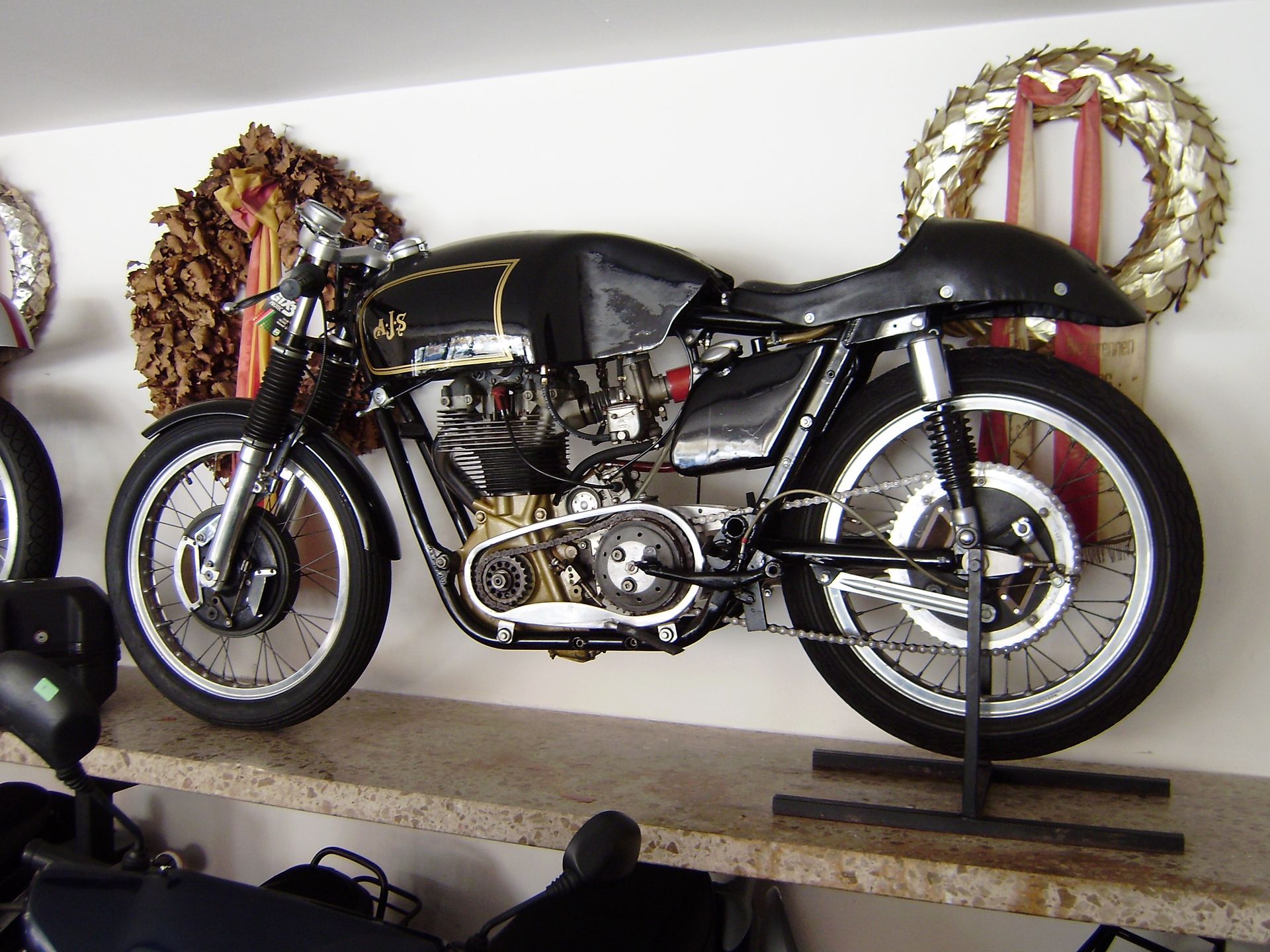 AJS 350 7R cafe racer