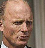 Ed Harris pomaga sprzątać Samuelowi L. Jacksonowi