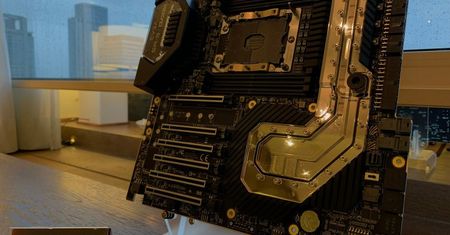 EVGA SR-3 DARK - potężna płyta pod Xeon W-3175X dla nieuznających kompromisów