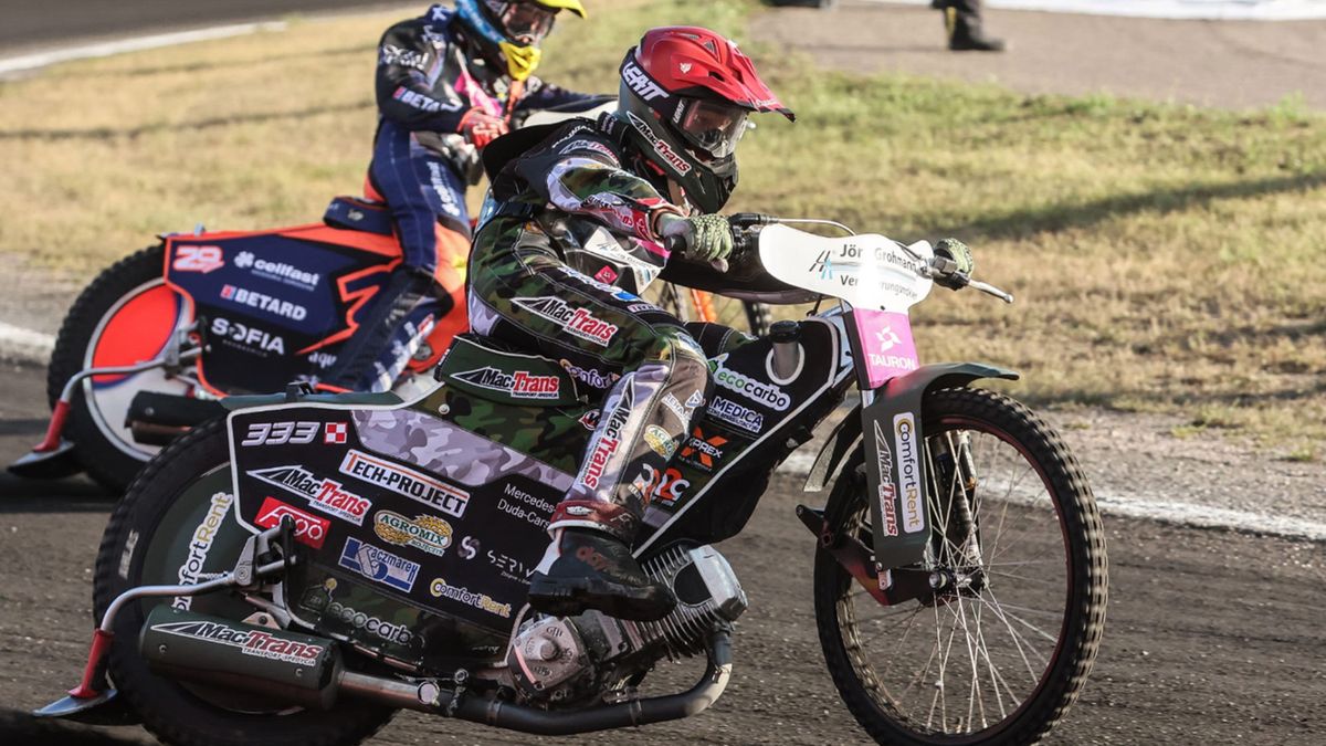 Materiały prasowe / One Sport / Na zdjęciu: Janusz Kołodziej w kasku czerwonym