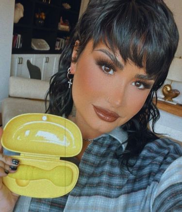 Demi Lovato i jej gadżet erotyczny. Fotka z Instagrama