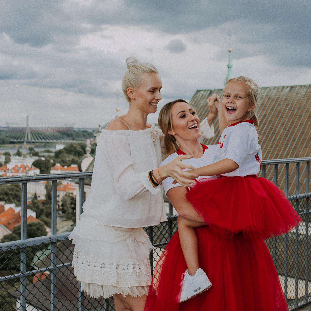 Marta Glik z córką kibicuje polskiej reprezentacji w meczu Polska-Japonia

fot. Marta Wasilewska