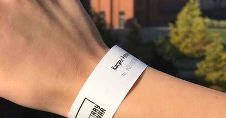 Z myślą o najmłodszych Stary Browar wprowadza bezpłatne opaski-niezgubki