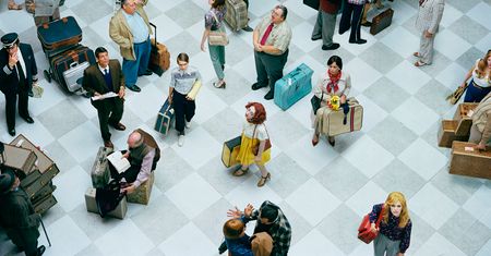 Sztuczny tłum w obiektywie Alex Prager