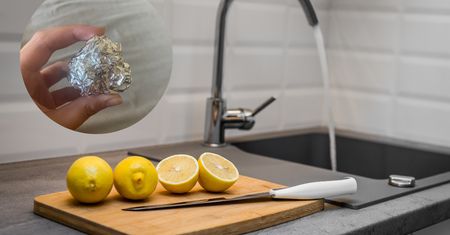 W kuchni zawsze miej kulkę z folii aluminiowej. Później za to podziękujesz