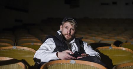 Fabijański przyłapany w lombardzie. Nie zgadniecie, co tam sprzedał