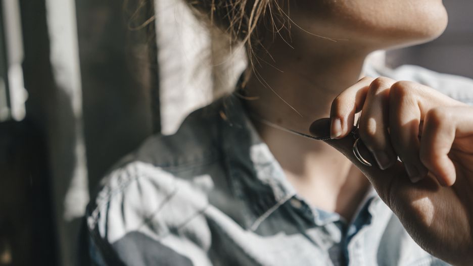 Co mówi o tobie to, jak obchodzisz się z biżuterią? 