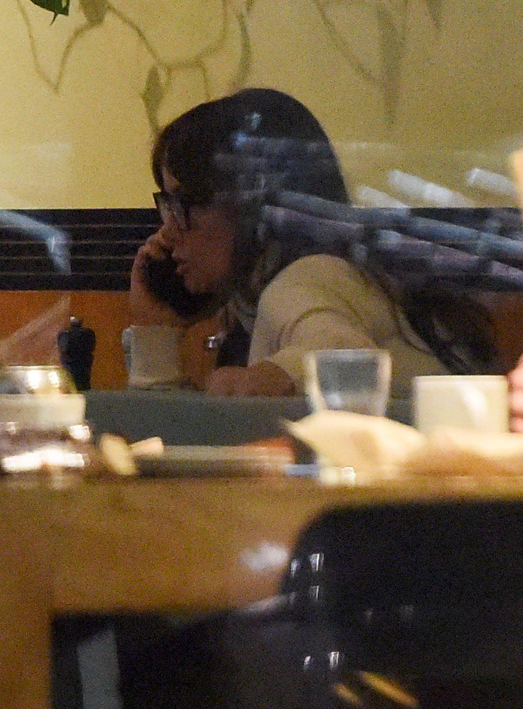 Wystylizowana Kinga Rusin robi rundkę po mieście