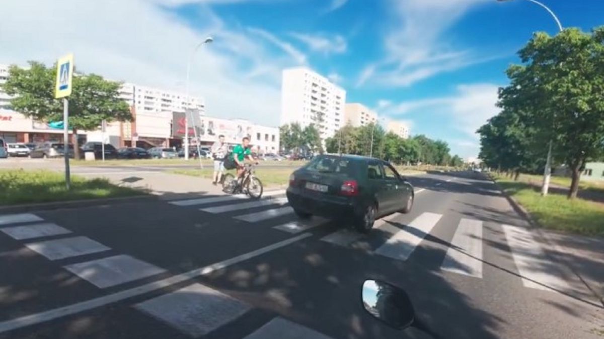 Wyprzedzał na przejściu dla pieszych.