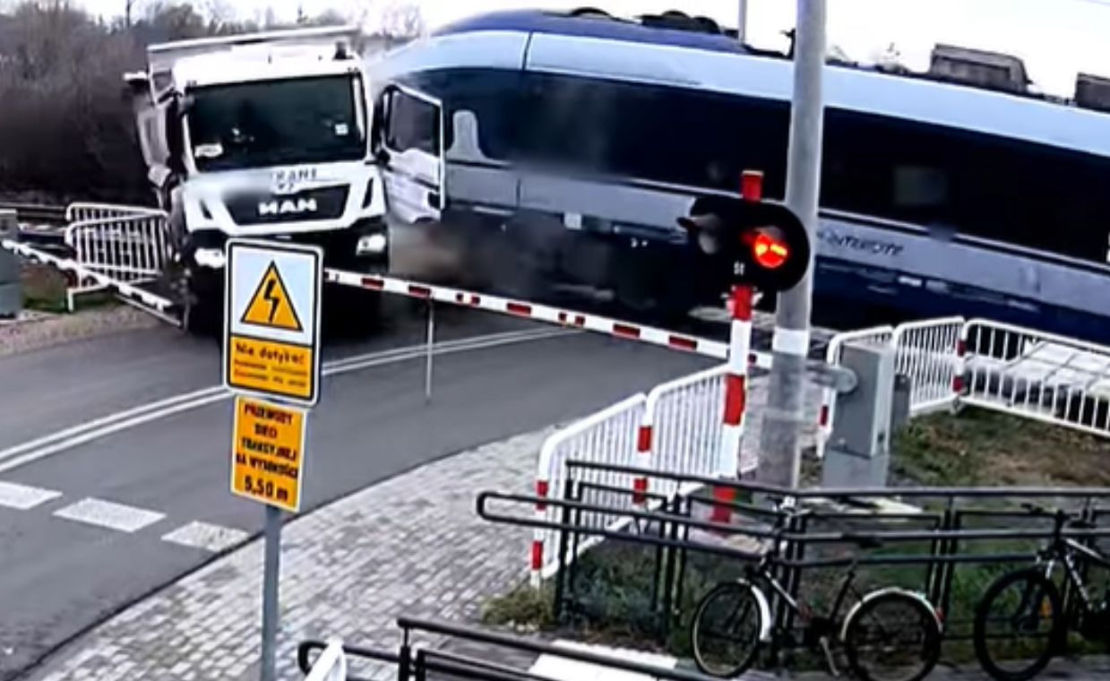 Ofiary i straty na miliony. Wideo z wypadku mrozi krew w żyłach