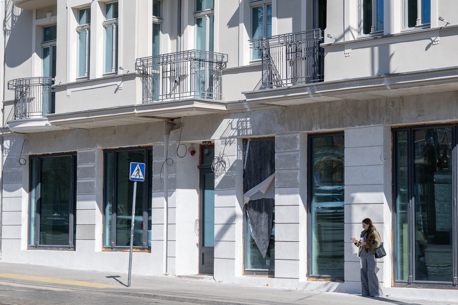 Parter budynku zajmą lokale gastronomiczne. Powstanie tu również food hall – Kulinarna Kamienica – który pomieści 10 restauracji i 3 bary. Przestrzeń ta zaoferuje ponad 500 miejsc siedzących, rozmieszczonych na dwóch poziomach, o łącznej powierzchni 1350 m².