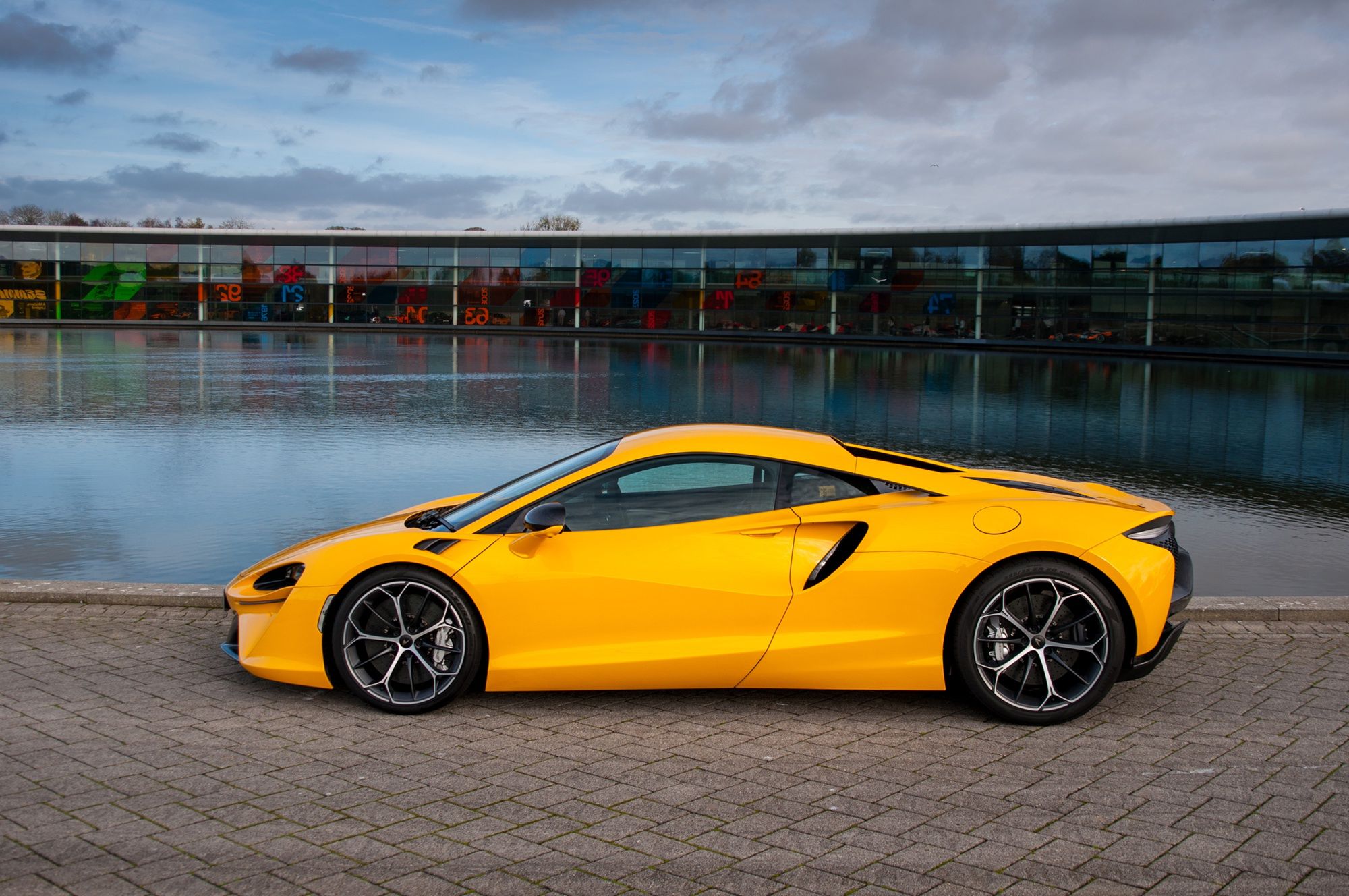 McLaren Artura (2025)