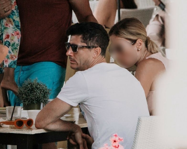 Anna i Robert Lewandowscy relaksują się w restauracji na Majorce