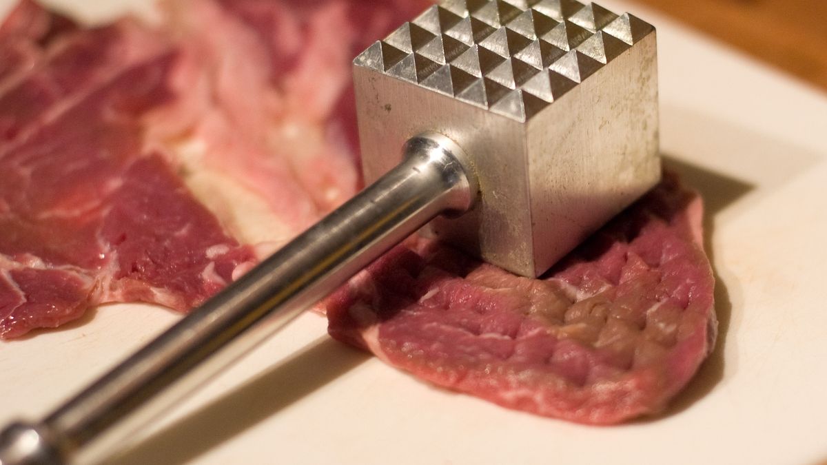 Kobieta zaatakowała męża tłuczkiem do mięsa 