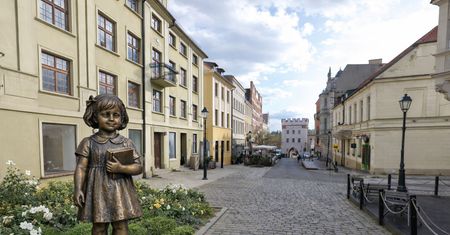 Zanim została "poetką Krakowa", była dzieckiem Torunia