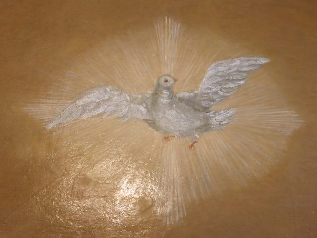 Duch Święty w postaci gołębia po  konserwacji