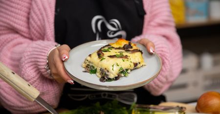 Zamiast mięsa dodaję szpinak i grzyby. Po lasagne na talerzu nie zostaje nawet ślad