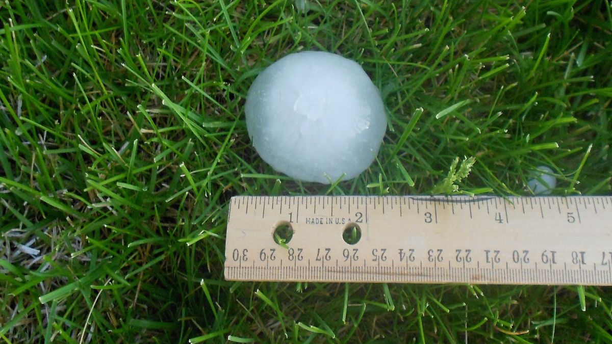 IMGW ostrzega przed opadami gradu. Średnica kulek może przekraczać nawet 5 centymetrów 